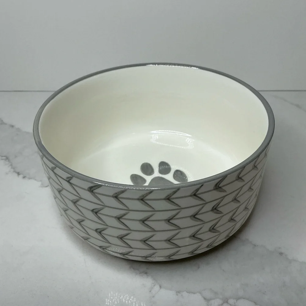 Signature Housewares 6”R x 3”H Gray Arrow Food Water Pet Dog Bowl New